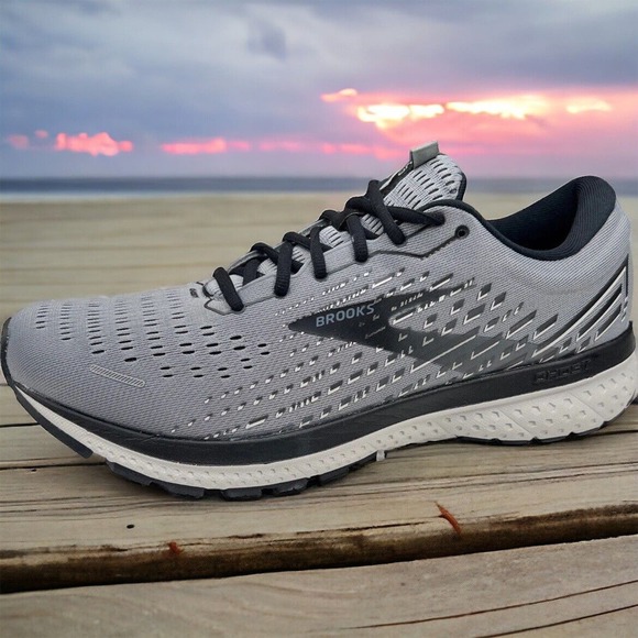Brooks Running Race Shoes Ghost Grey Pearl Black Mens 9.5 Fast Ship Worn Once